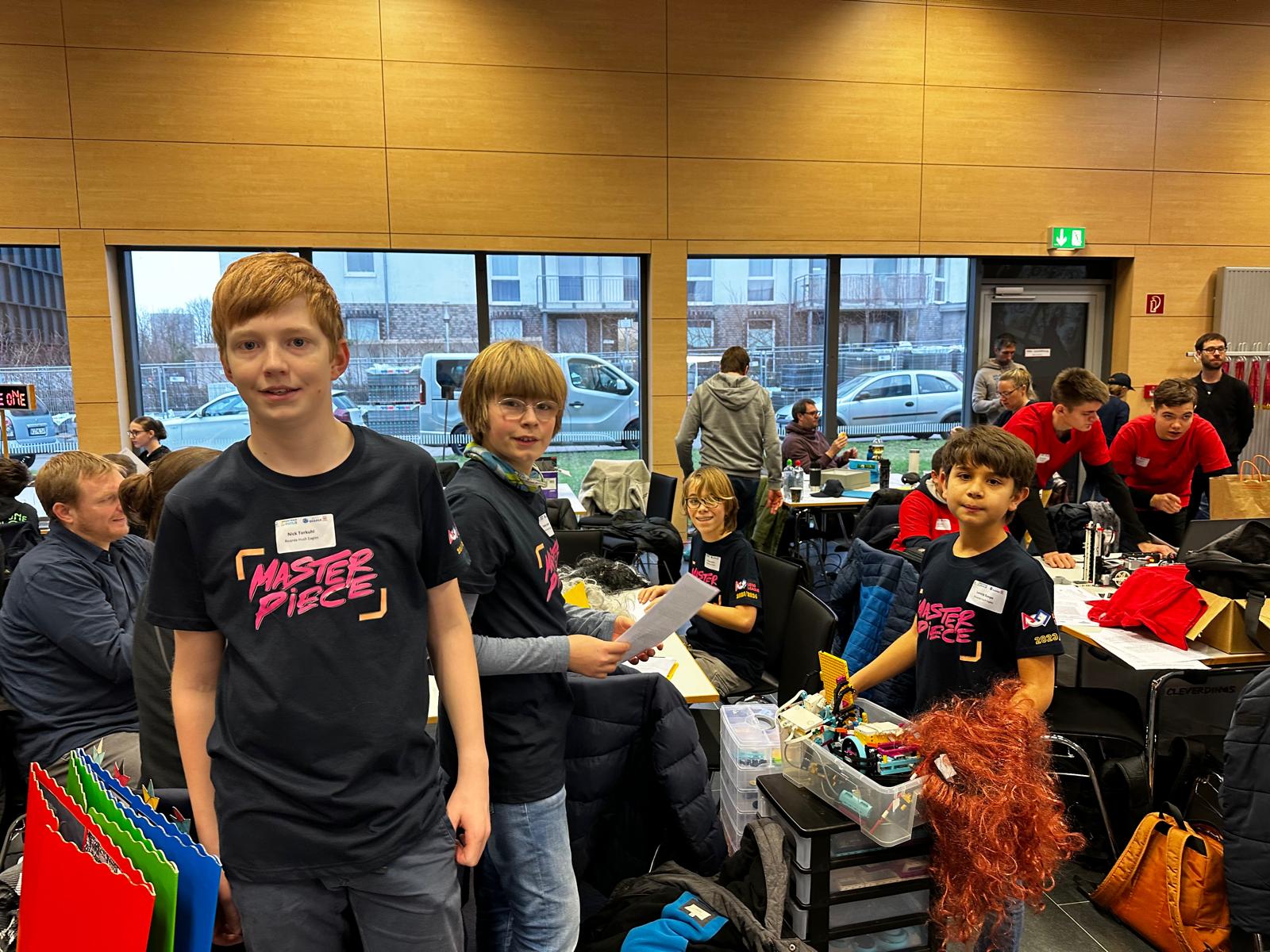 Das Team an seinem Arbeitsplatz beim Masterpiece-Wettbewerb in Kiel