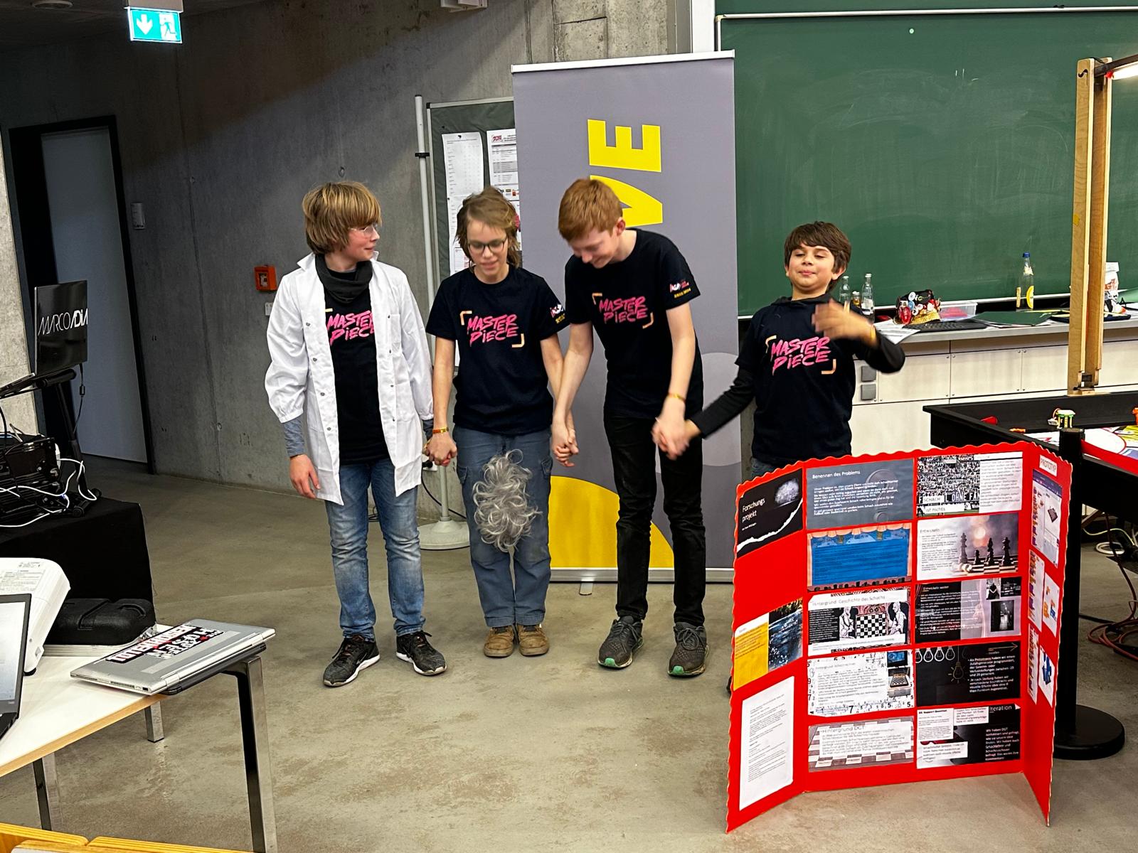 Das Team nach seiner Forschungspräsentation in Eberswalde