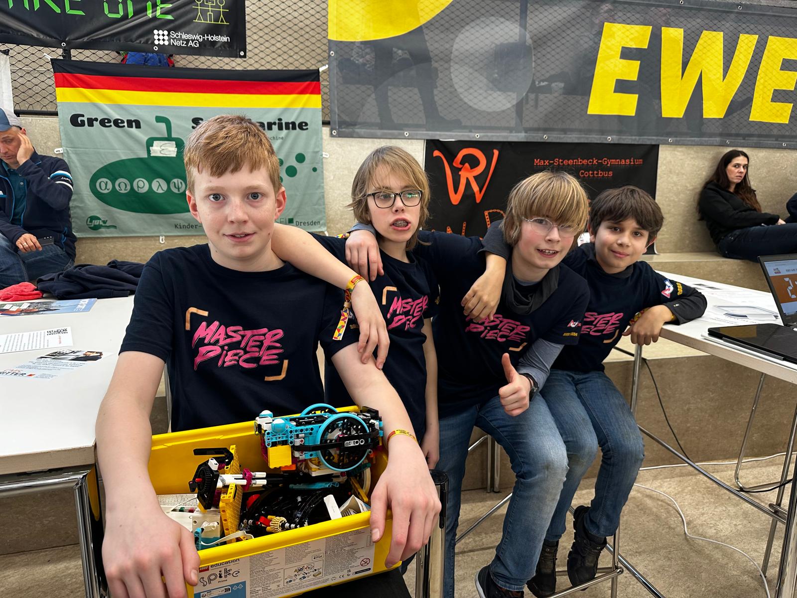 Das damalige Team mit dem Masterpiece-Roboter in Eberswalde